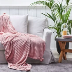 Manta De Poliéster Rosa 150 X 200 Cm KAWERI 7 Manta De Poliéster Rosa 150 X 200 Cm KAWERI -Descansaya Tienda De Ventas 5bb3cc467e1e664a2fc8ae04b747a62d4d4bc390 628cc372ddea4c419c2c578151afb6e0