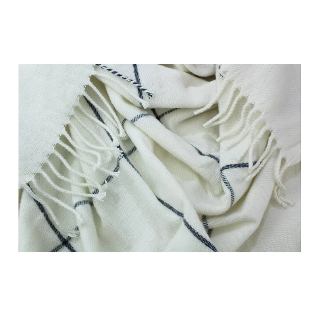 Acomoda Textil - Manta Con Flecos 130x170 Cm. Manta 100% Acrílica De Cuadros, Cómoda, Suave Y Cálida. Plaid Para Sofá, Sillón, Cama Y Viaje. (Beige) 5 Acomoda Textil - Manta Con Flecos 130x170 Cm. Manta 100% Acrílica De Cuadros, Cómoda, Suave Y Cálida. Plaid Para Sofá, Sillón, Cama Y Viaje. (Beige) - Image 3