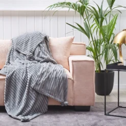 Manta Gris 150 X 200 Cm KAWERI -Descansaya Tienda De Ventas aa7624f68c36367362658b7a2d0dbe04e35f553d 93a54a03124648b19e14ae4f5551f9c6