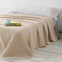 Vipalia - Colcha Bouti Pique 30% Algodón - 70% Poliester. Modelo Silver Cama 90 Cm - 180x260 Cm, Color Beige/Marfil 16 Vipalia - Colcha Bouti Pique 30% Algodón - 70% Poliester. Modelo Silver Cama 90 Cm - 180x260 Cm, Color Beige/Marfil -Descansaya Tienda De Ventas d3309bf6d82e107c328eb2beb5c9cd2080c9d1d4 54b7c8556b2148de8eb3d9d20467dc6b