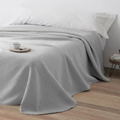 Vipalia - Colcha Bouti Pique 30% Algodón - 70% Poliester. Modelo Silver Cama 135 Cm - 235x260 Cm, Color Gris/Plata -Descansaya Tienda De Ventas dda89f24d7e50f2e4e3134e961bfd676d534d56d 07f93a047bab4b5ba39bd21db6a746b3